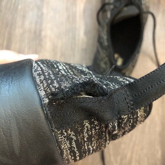 Nike Air Max Thea Black & Gold Jcrd Sneakers - Picture 8 of 8